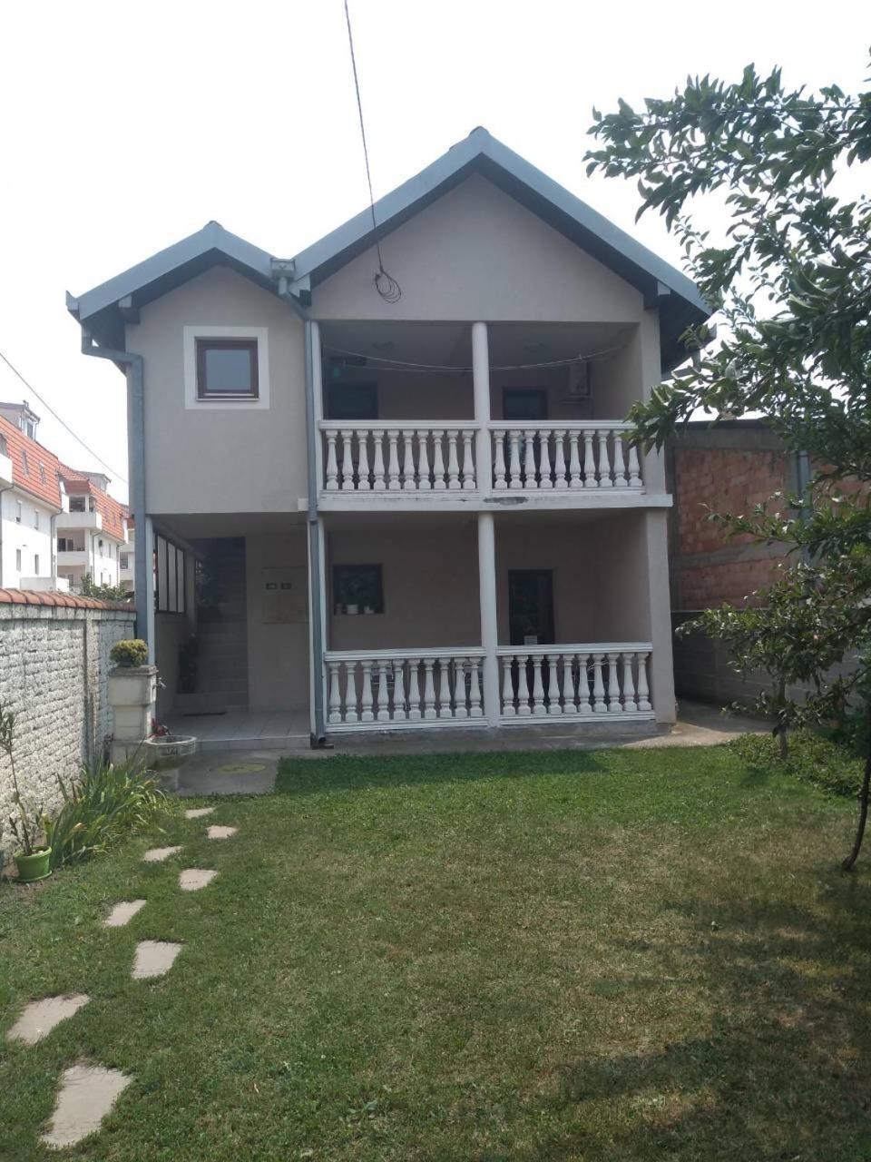 Plavi Apartman Airport Белград Экстерьер фото